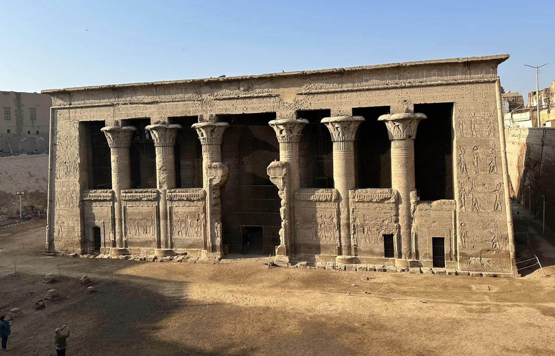 واجهة معبد خنوم الفرعونى بمدينة إسنا