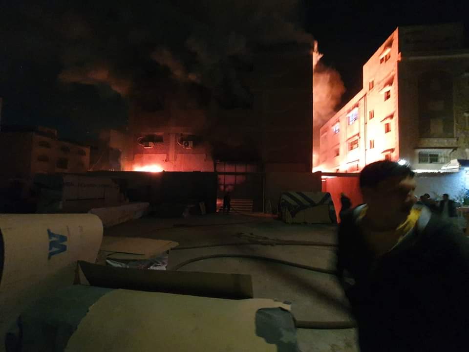 حريق داخل مصنع أثاث وموبيليا فى 15 مايو (1)