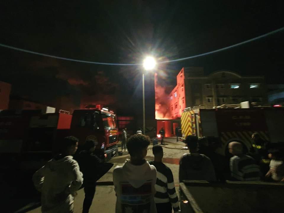حريق داخل مصنع أثاث وموبيليا فى 15 مايو (4)