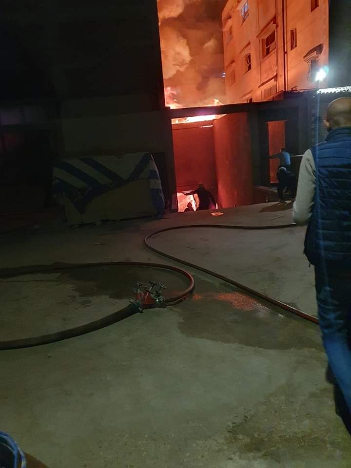 حريق داخل مصنع أثاث وموبيليا فى 15 مايو (3)