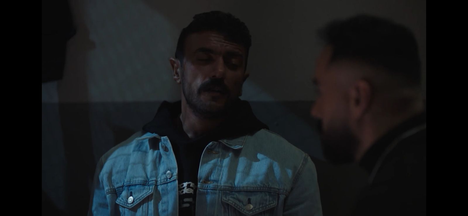 مسلسل حق عرب الحلقة 4  وليد فواز يحرض شخص لقتل العوضي داخل السجن (4)
