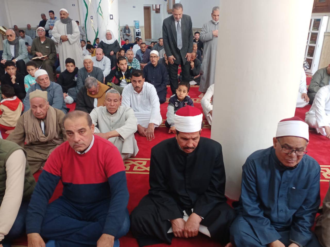 الحضور خلال افتتاح المسجدين