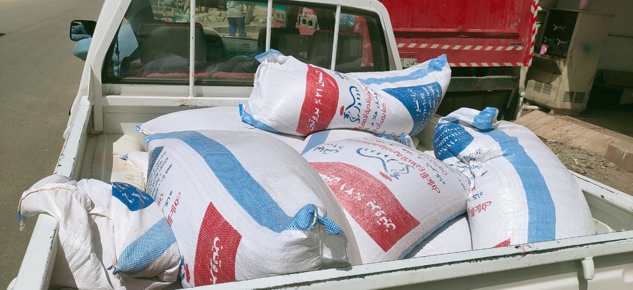 ضبط نصف طن أرز منتهى الصلاحية ونصف طن علف بدون تاريخ إنتاج