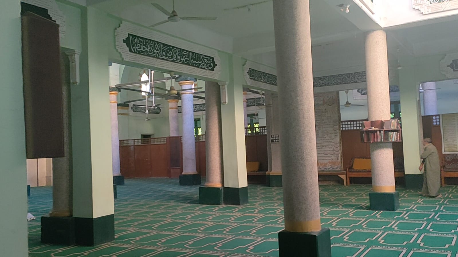فن العمارة داخل المسجد الأموي التاريخي بأسيوط