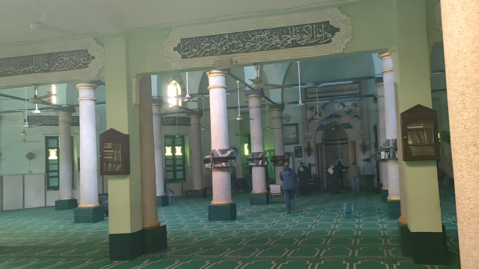 المسجد الأموي التاريخي بأسيوط مقام على مساحة 3000 متر