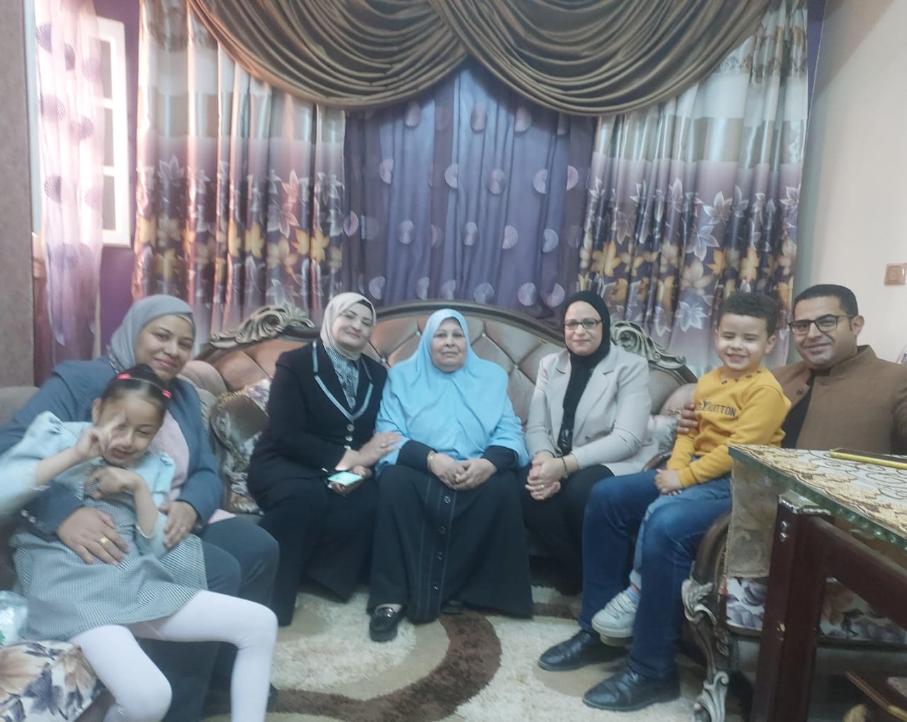  أم هاشم إبراهيم عبدالكريم وأولادها (4)