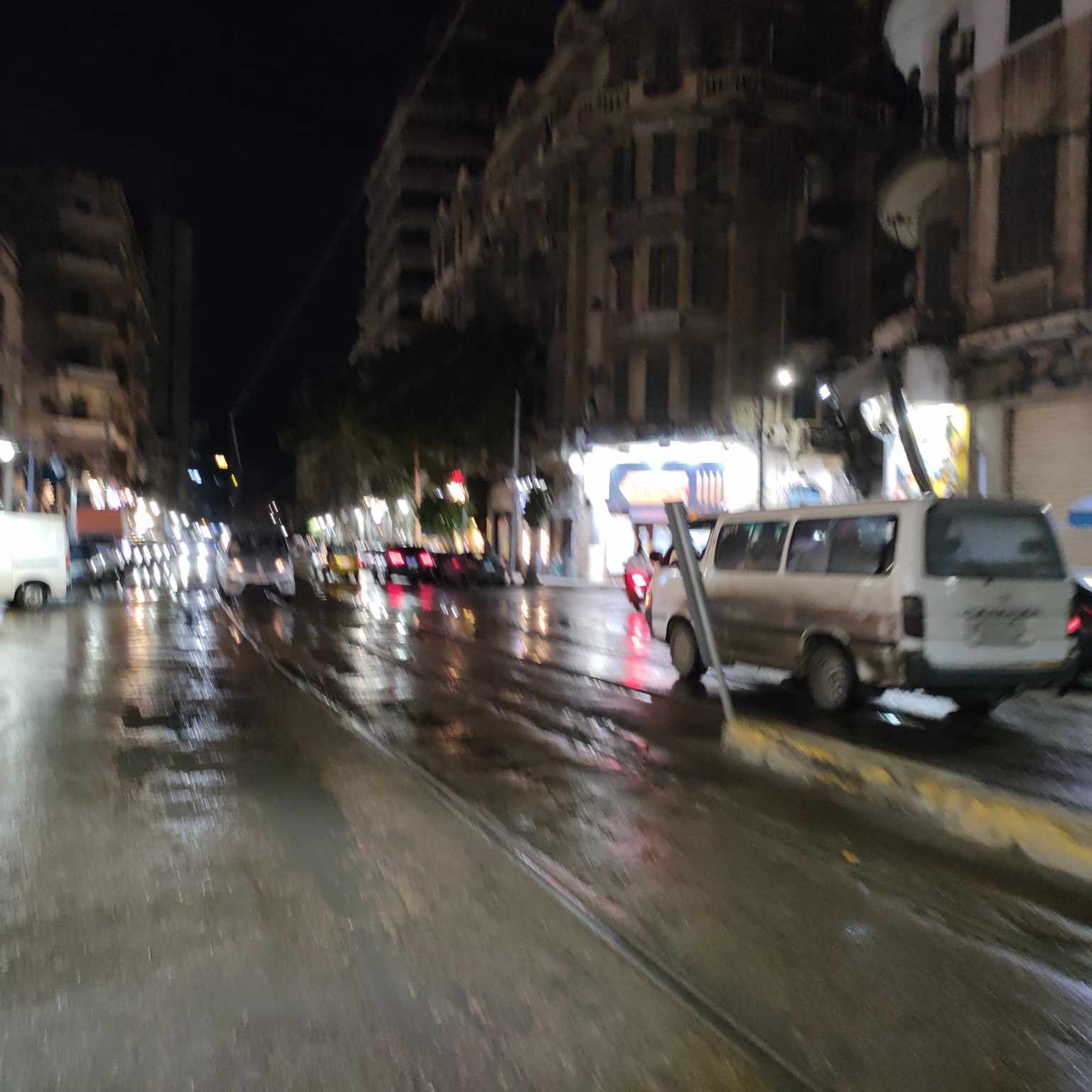 أمطار غزيرة ونشاط لحركة الرياح في الاسكندرية اليوم
