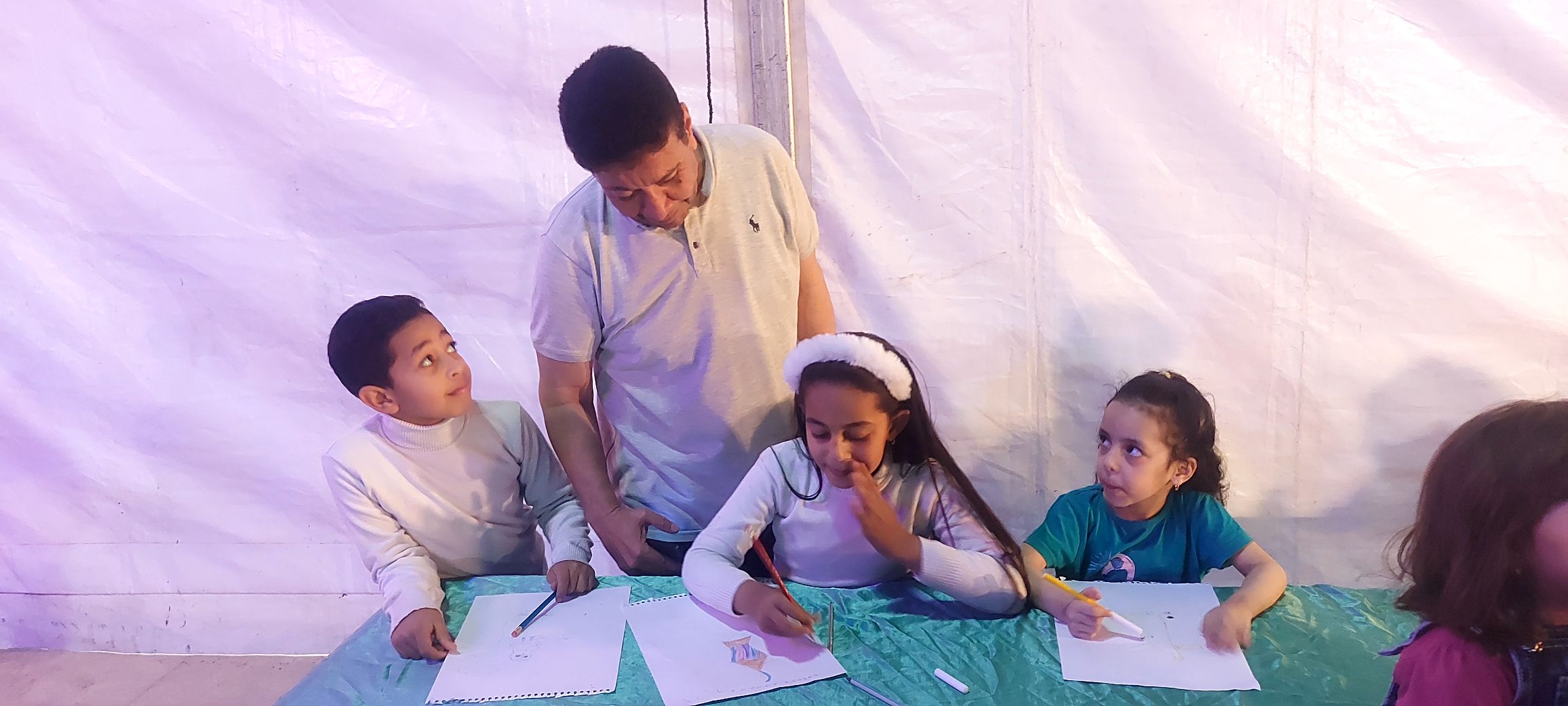 ورش تعليم الأطفال رسم فانوس رمضان بالأقصر
