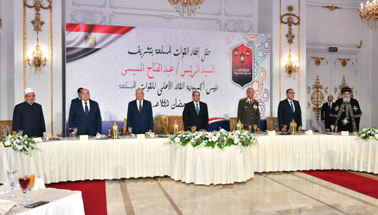 الرئيس-السيسى-يشهد-حفل-إفطار-القوات-المسلحة-بمناسبة-ذكرى-انتصارات-العاشر-من-رمضان-(4)