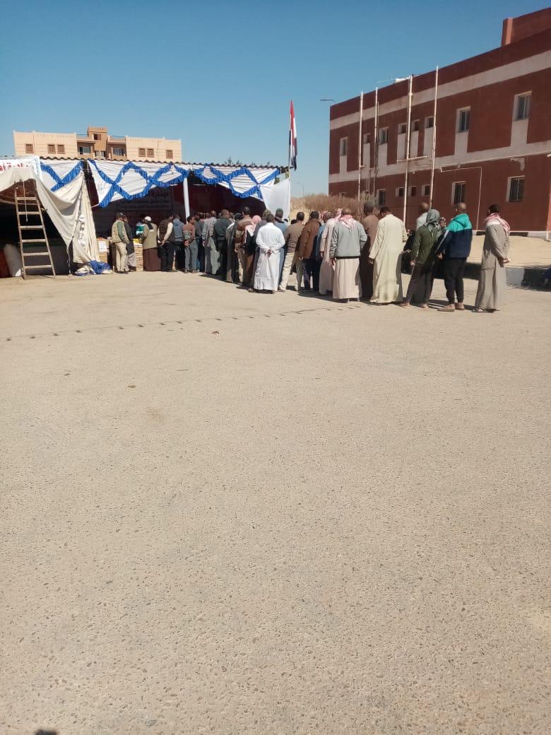 توافد المواطنين على معارض أهلا  رمضان بجنوب سيناء (5)