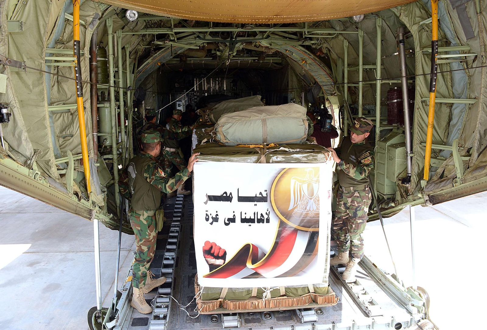 القوات المسلحة المصرية تواصل المساعدات لغزة