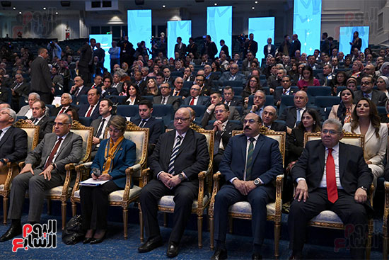 محافظ القاهرة وشخصيات عامة ووزراء خلال المؤتمر