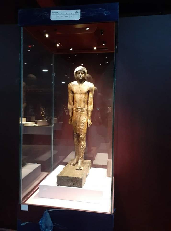 تمثال فرعوني 
