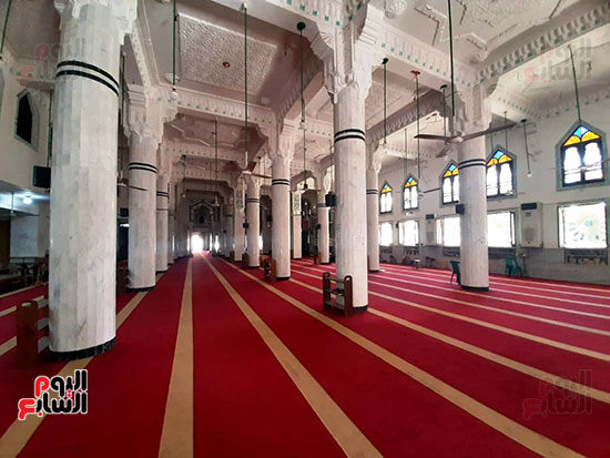 المسجد-يقام-علي-مساحة-كبيرة