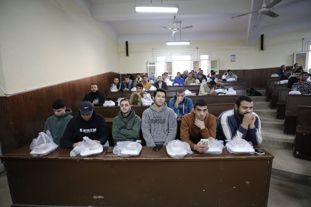 إفطارًا جماعيًّا للطلاب المصريين (1)
