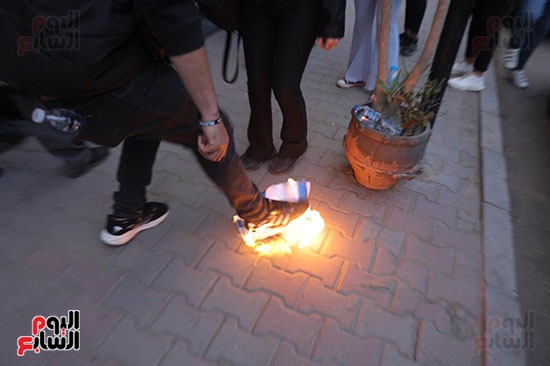 حرق العلم الإسرائيلي امام نقابه الصحفيين
