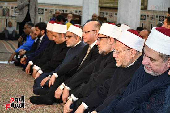 القيادات الدينية ومحافظ القاهرة خلال الاحتفال