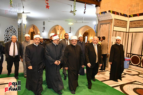 وصول وزير الأوقاف ومحافظ القاهرة لمقر الاحتفال