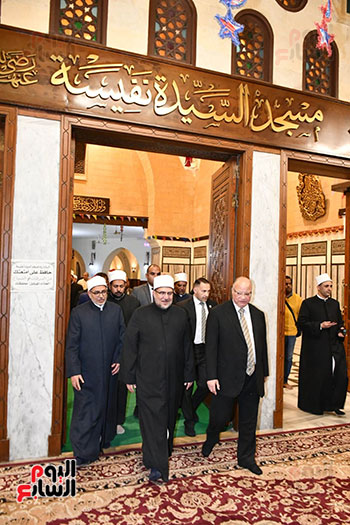 وزير الأوقاف ومحافظ القاهرة فى مسجد السيدة نفيسة