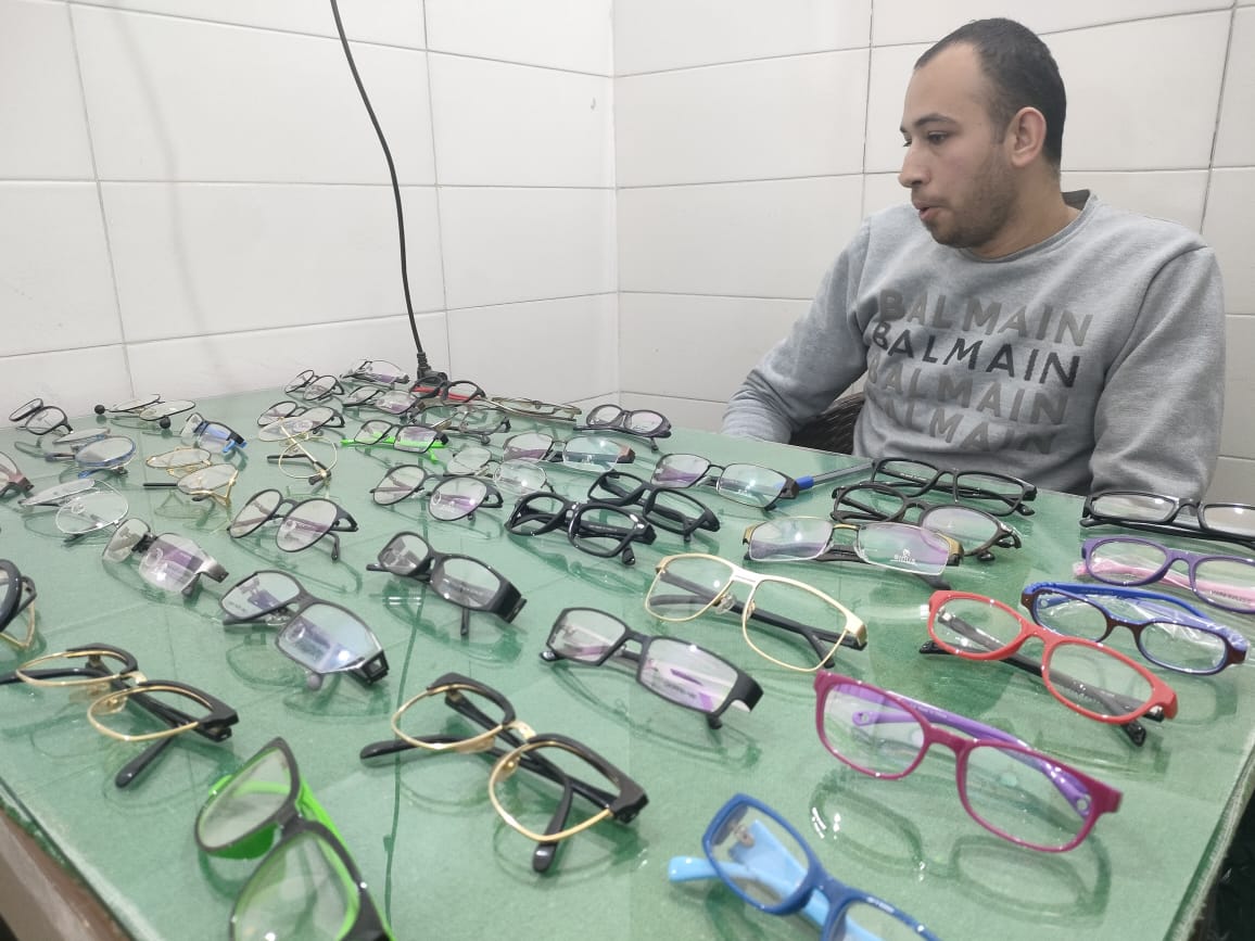 نظارات طبية للأطفال والكبار ضمن القافلة الطبية للتحالف الوطني للعمل الاهلي التنموي (1)