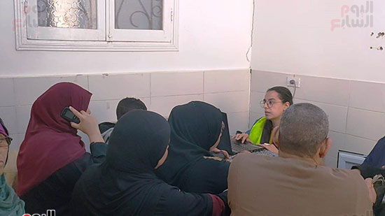 جانب من إقبال المواطنين المتزايد على القافلة الطبية للتحالف الوطني بمركز القوصية بأسيوط (1)
