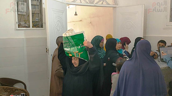 تزايد إقبال المواطنين على القافلة الطبية للتحالف الوطني بمركز القوصية بأسيوط (2)