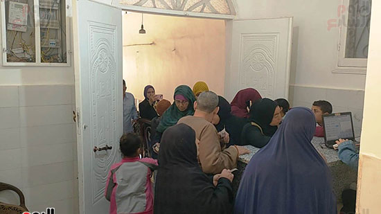 تزايد إقبال المواطنين على القافلة الطبية للتحالف الوطني بمركز القوصية بأسيوط (6)