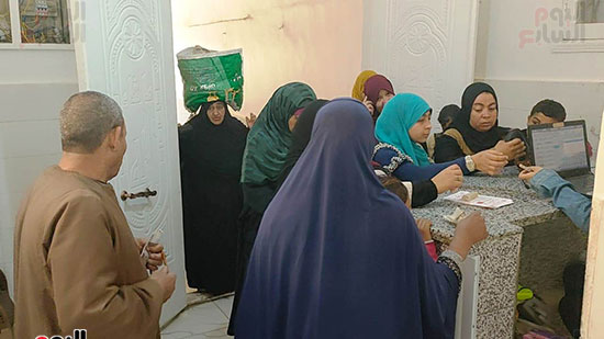 تزايد إقبال المواطنين على القافلة الطبية للتحالف الوطني بمركز القوصية بأسيوط (3)