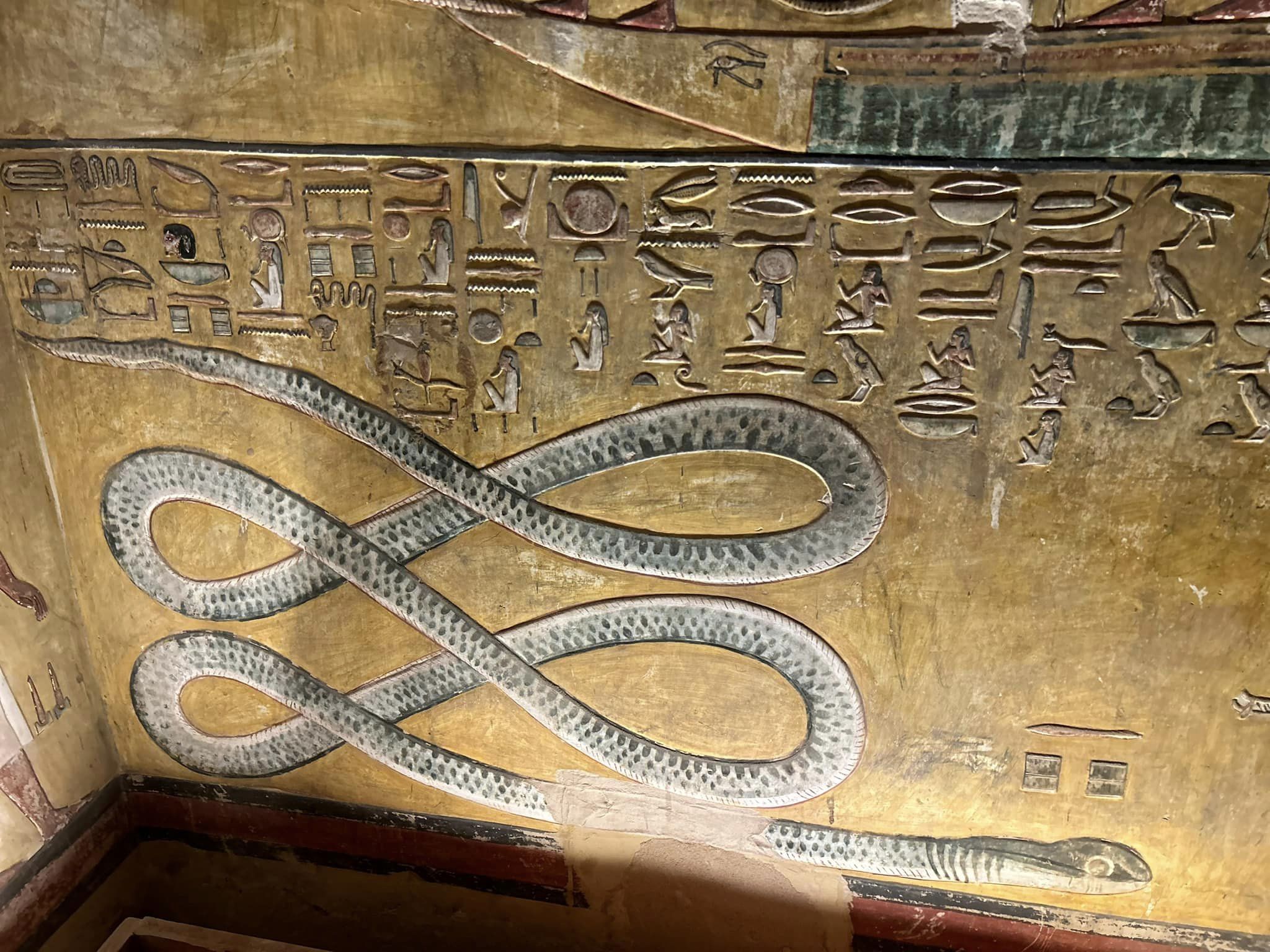 كتابات فرعونية وألوان فى مقبرة سيتى الأول بوادى الملوك