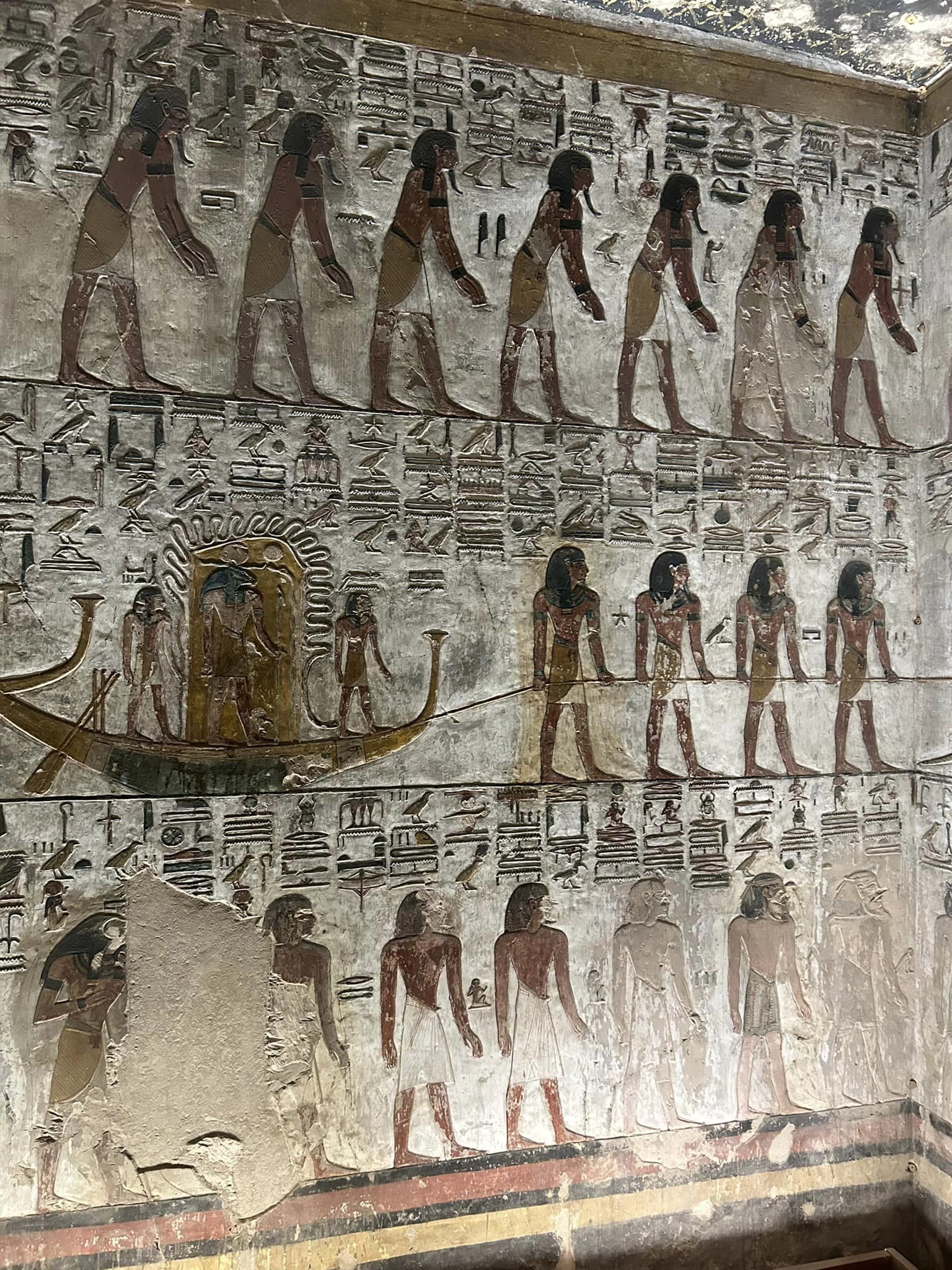 جوانب من الحياة منقوشة على جدران مقبرة سيتي الأول بوادي الملوك