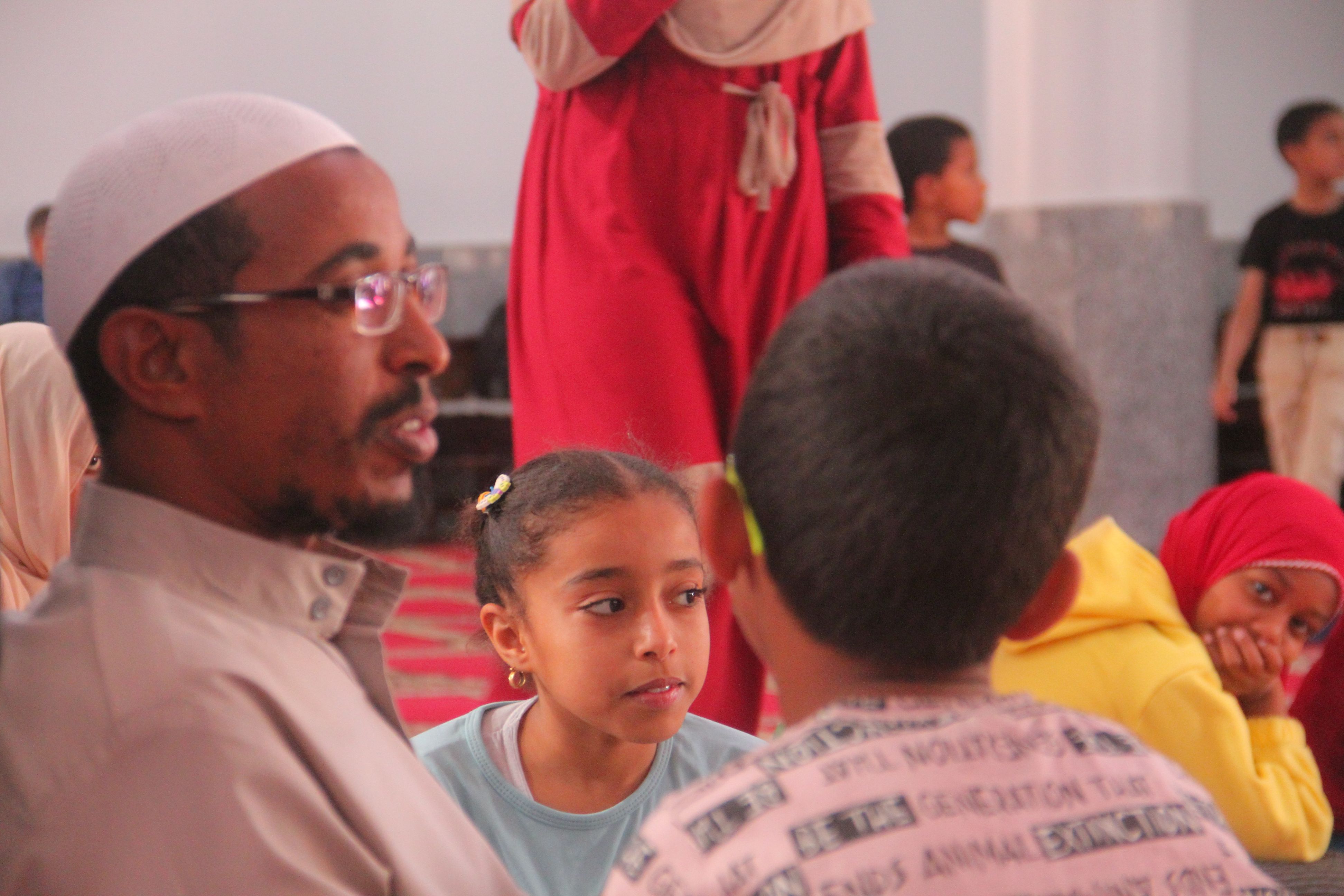 الأطفال يتلون القرآن فى أكبر مسابقة لحفظ كتاب الله بمدينة أسوان (1)