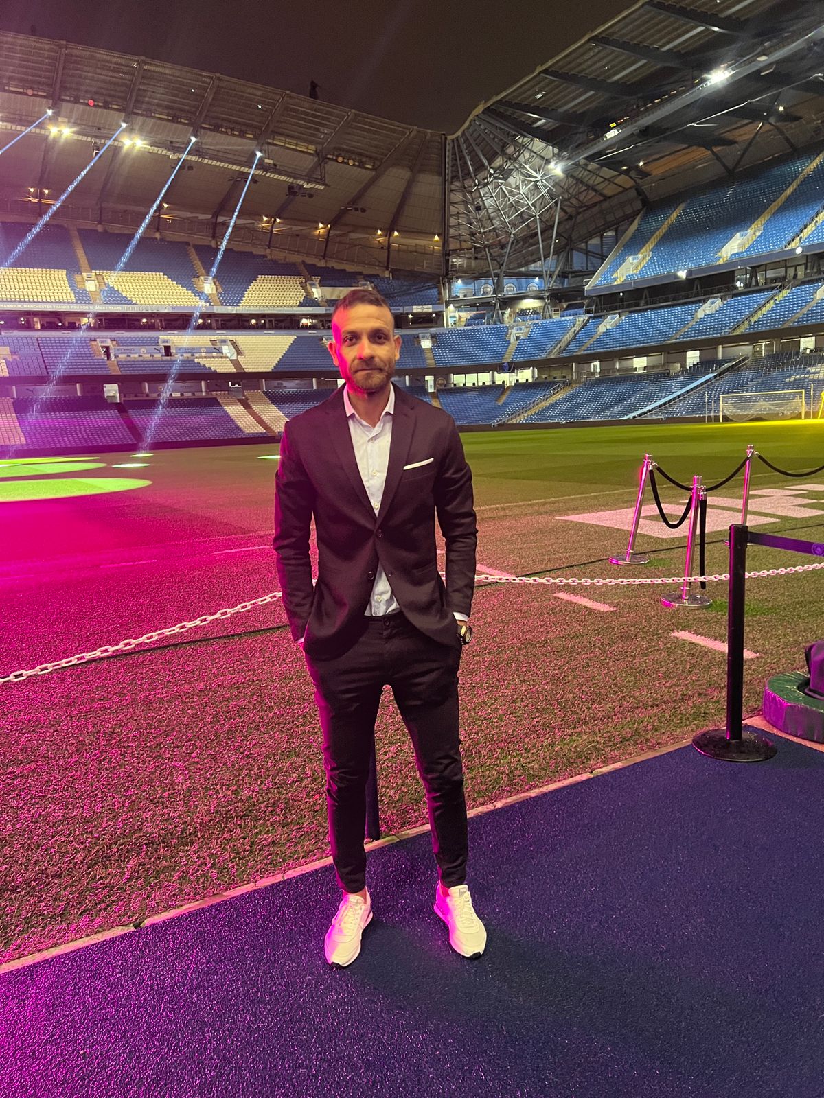 عمرو الحلواني في ملعب مانشستر سيتي