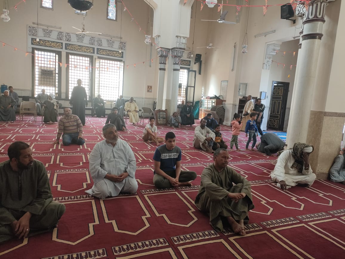المواطنين خلال الدروس الدينية فى نهار رمضان