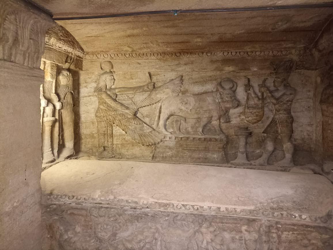 السياح يزورونها لمشاهدة تميز العهد الرومانى والرسومات ومقابر الملوك