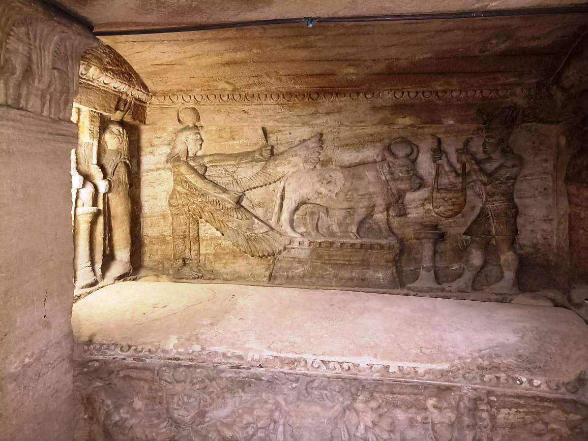 السياح يزورونها لمشاهدة تميز العهد الرومانى والرسومات ومقابر الملوك