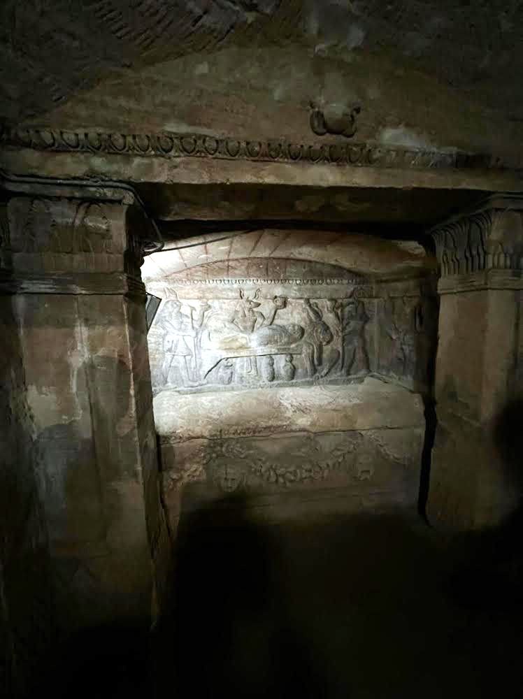 المقابر كنز أثرى بالإسكندرية اكتشفت بالصدفة عام 1892م