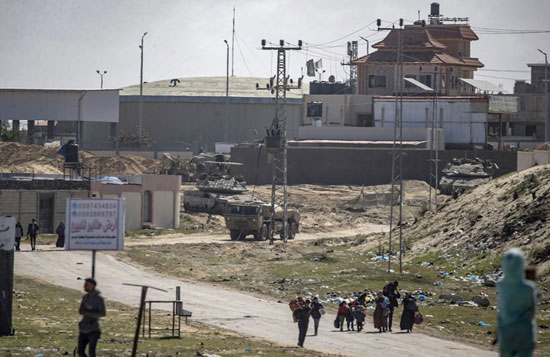 القوات الاسرائيلية تجبر سكان مدينة حمد بالنزوح نجو الجنوب