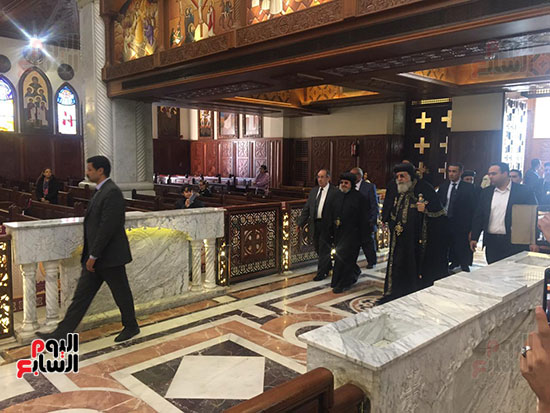 وصول البابا تواضروس للجنازة
