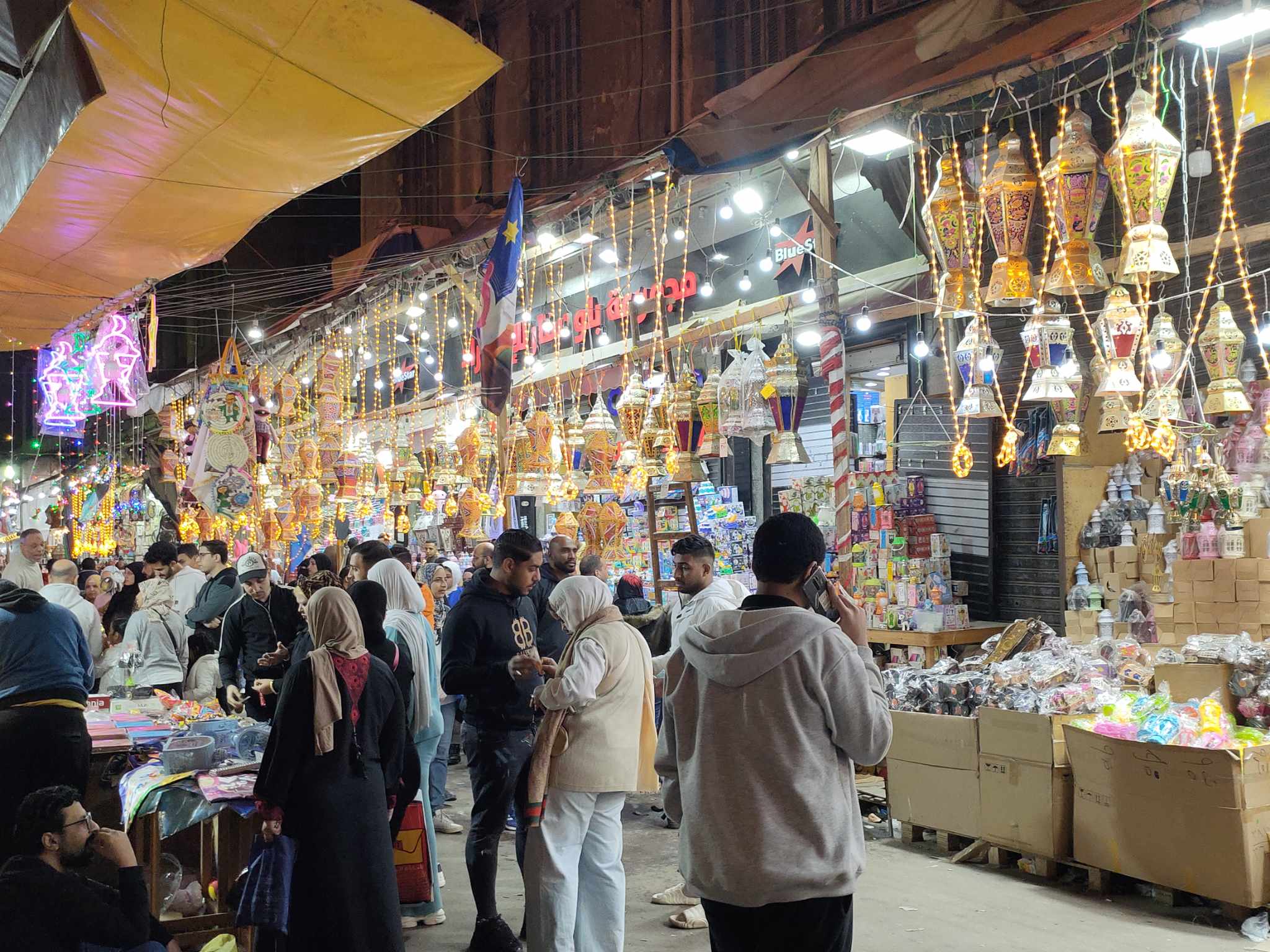 اقبال علي شراء فوانيس رمضان في الإسكندرية