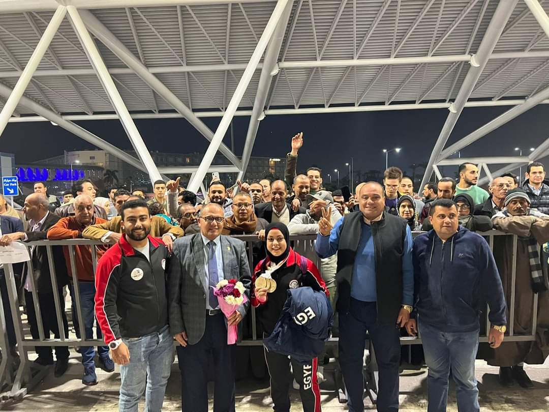خلال استقبال البطلة بمطار القاهرة