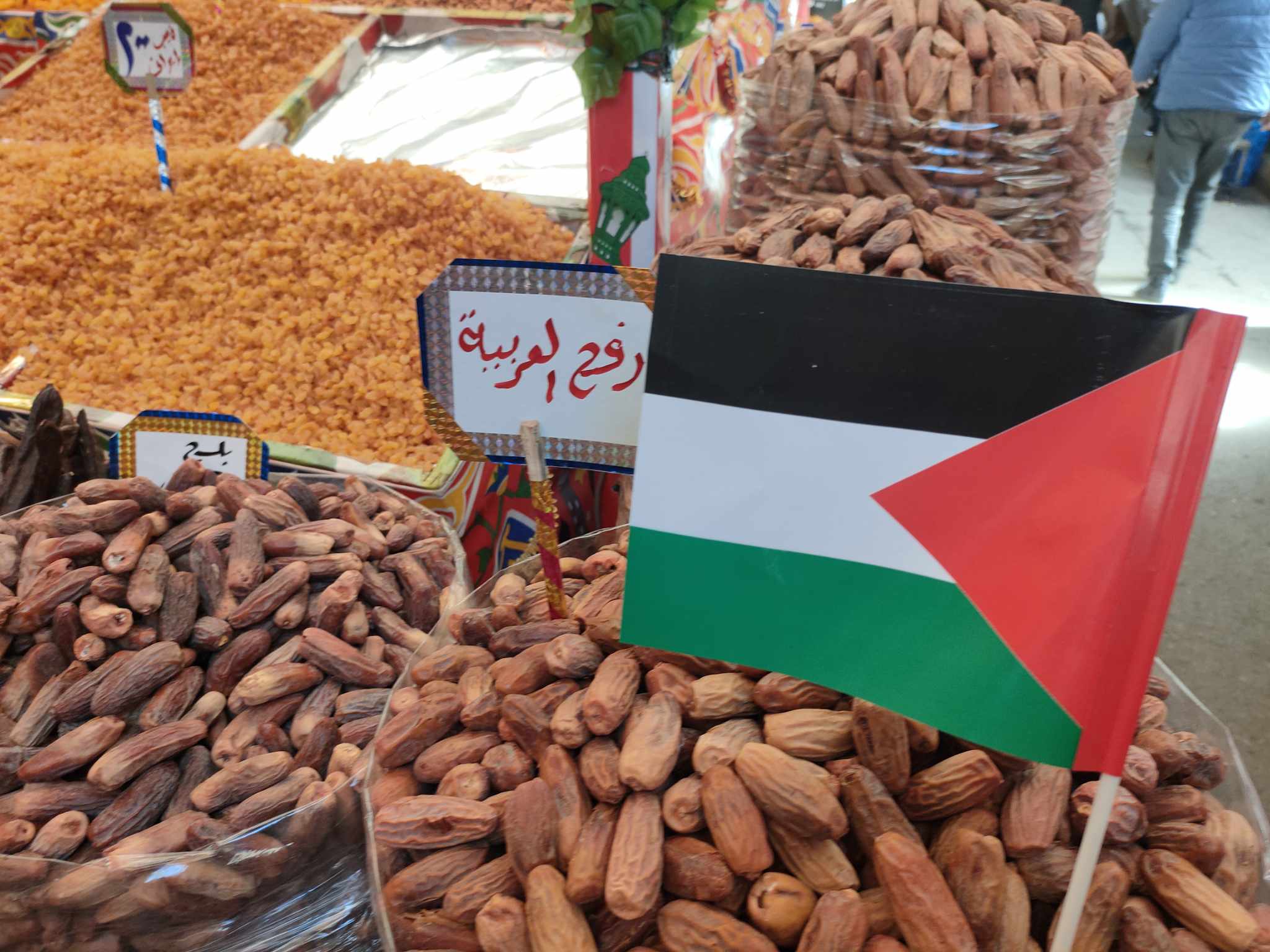 علم فلسطين علي التمر في أسواق الإسكندرية