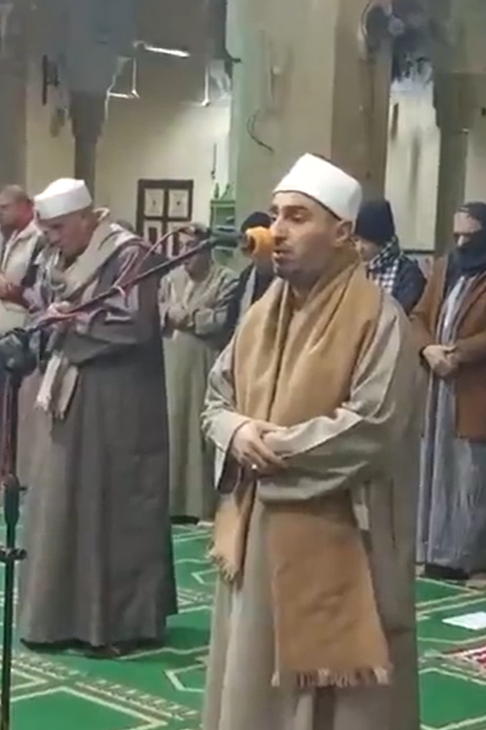 الشيخ بشير المحمدي إمام مسجد ابراهيم الدسوقي يؤم المصلين لصلاة الفجر 