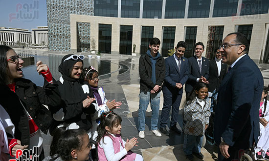 رئيس الوزراء يلتقى عددا من الأطفال ذوى الهمم (2)