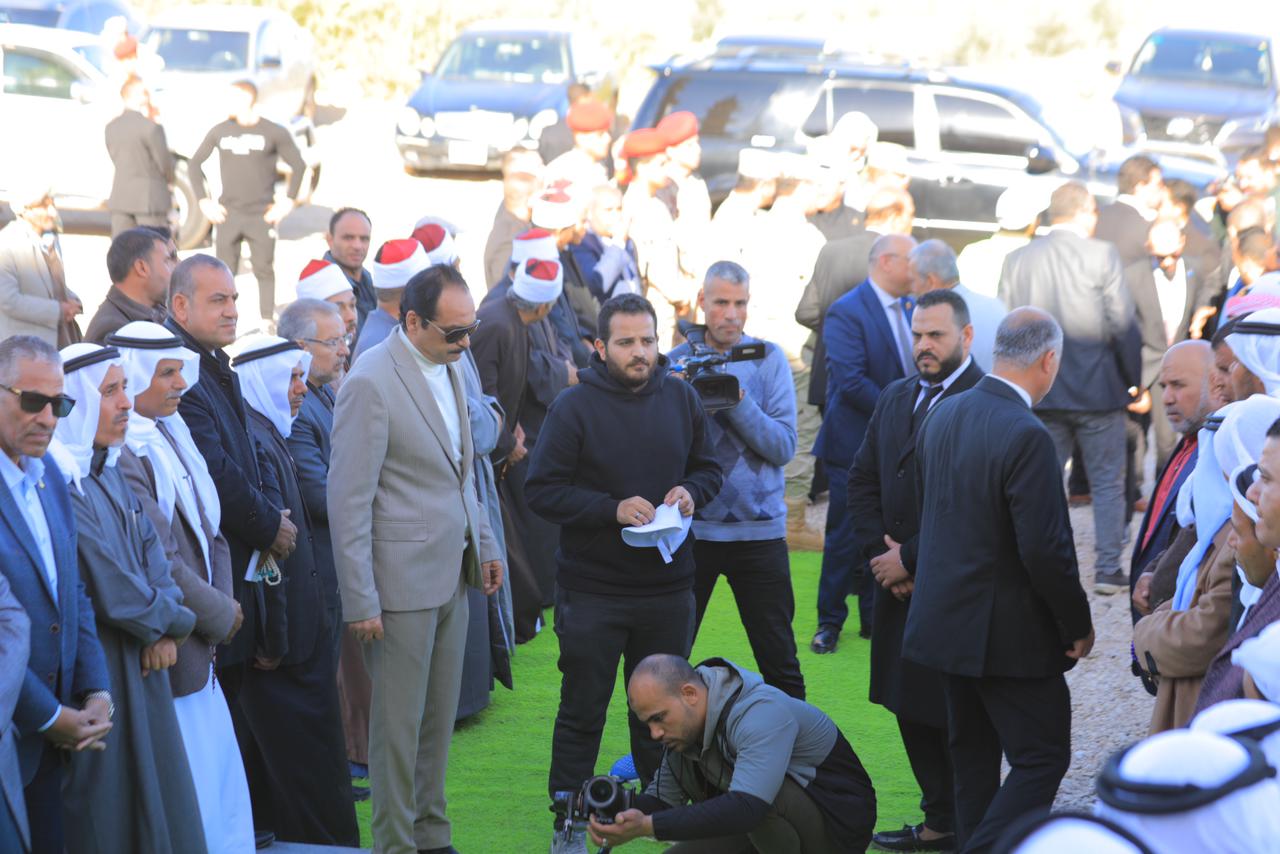 أهالى الشيخ زويد خلال استقبال الوفد الوزارى