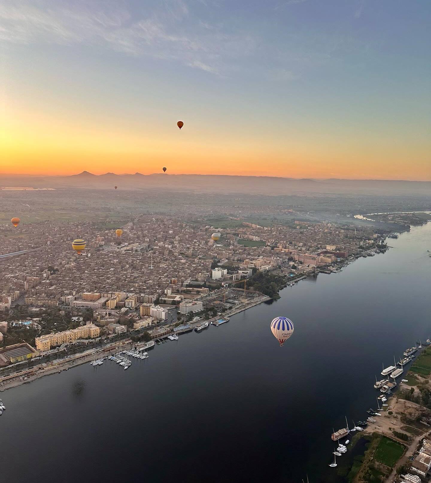 رحلات البالون الطائر فى سماء الأقصر فوق النيل