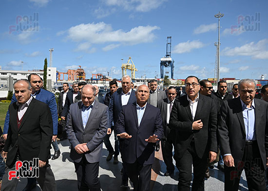 رئيس الوزراء يتفقد ميناء الإسكندرية (13)