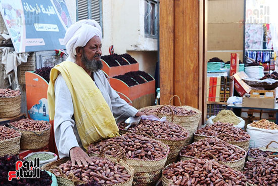 الشيخ-فرحان-تاجر-بلح-فى-أسوان