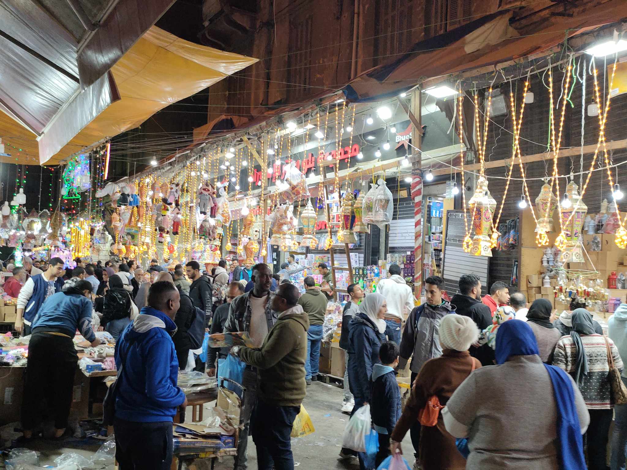 الإقبال علي شراء احتياجات شهر رمضان بالإسكندرية
