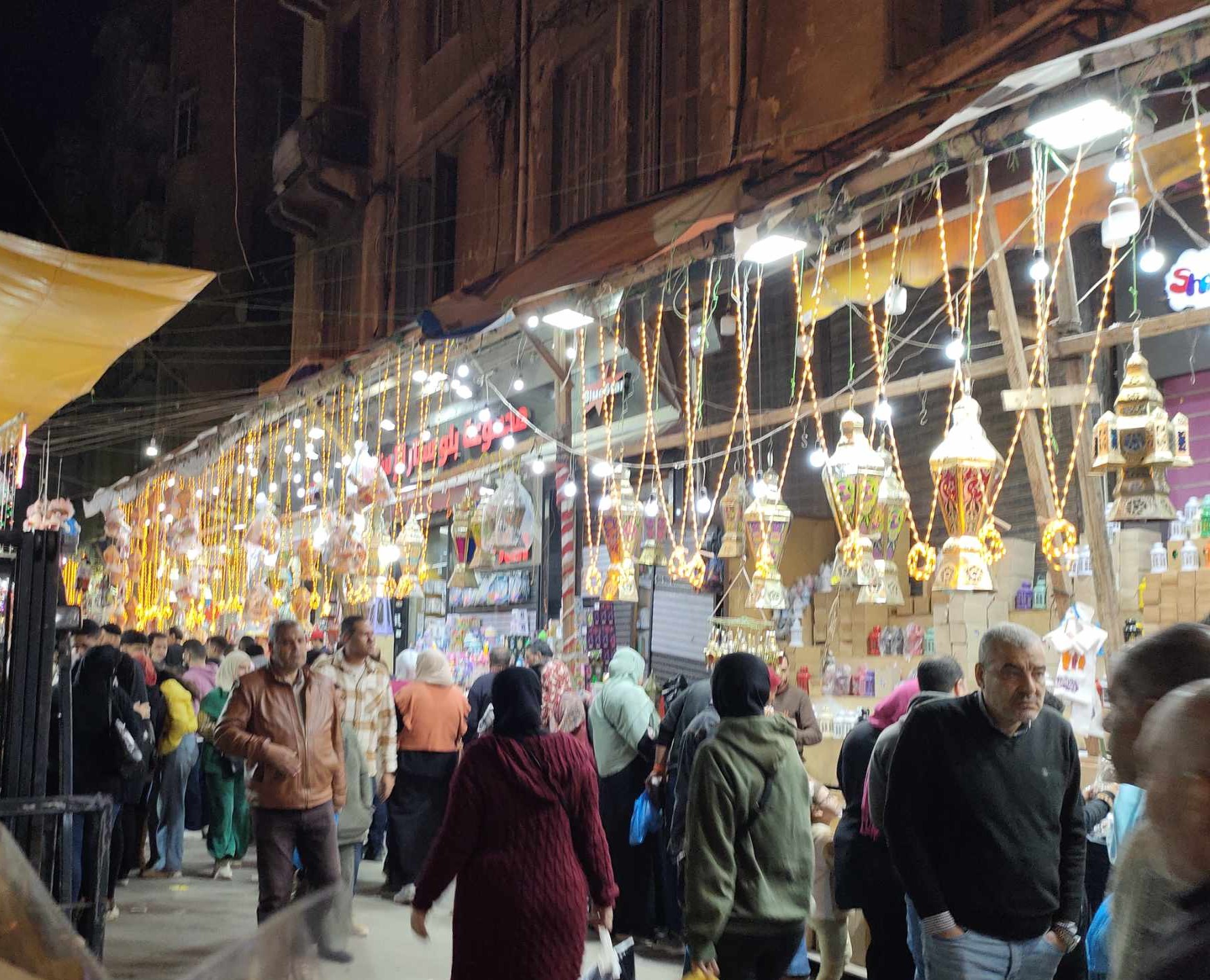 زحام في أسواق الإسكندرية مع اقتراب شهر رمضان