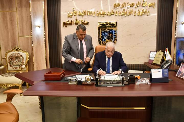 محافظ جنوب سيناء يصدق على حاله قرار تصالح مخالفات طور سيناء (2)
